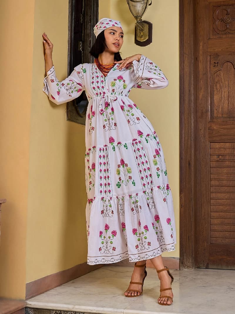 Women's White Casual Regular Fit Dress