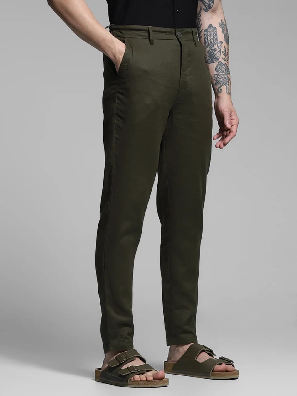 Men's Green Casual Solid Slim Fit Chinos