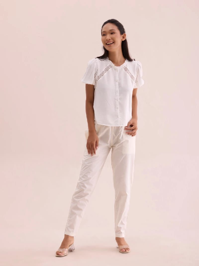 Women's Beige Casual Solid Tapered Fit Trouser