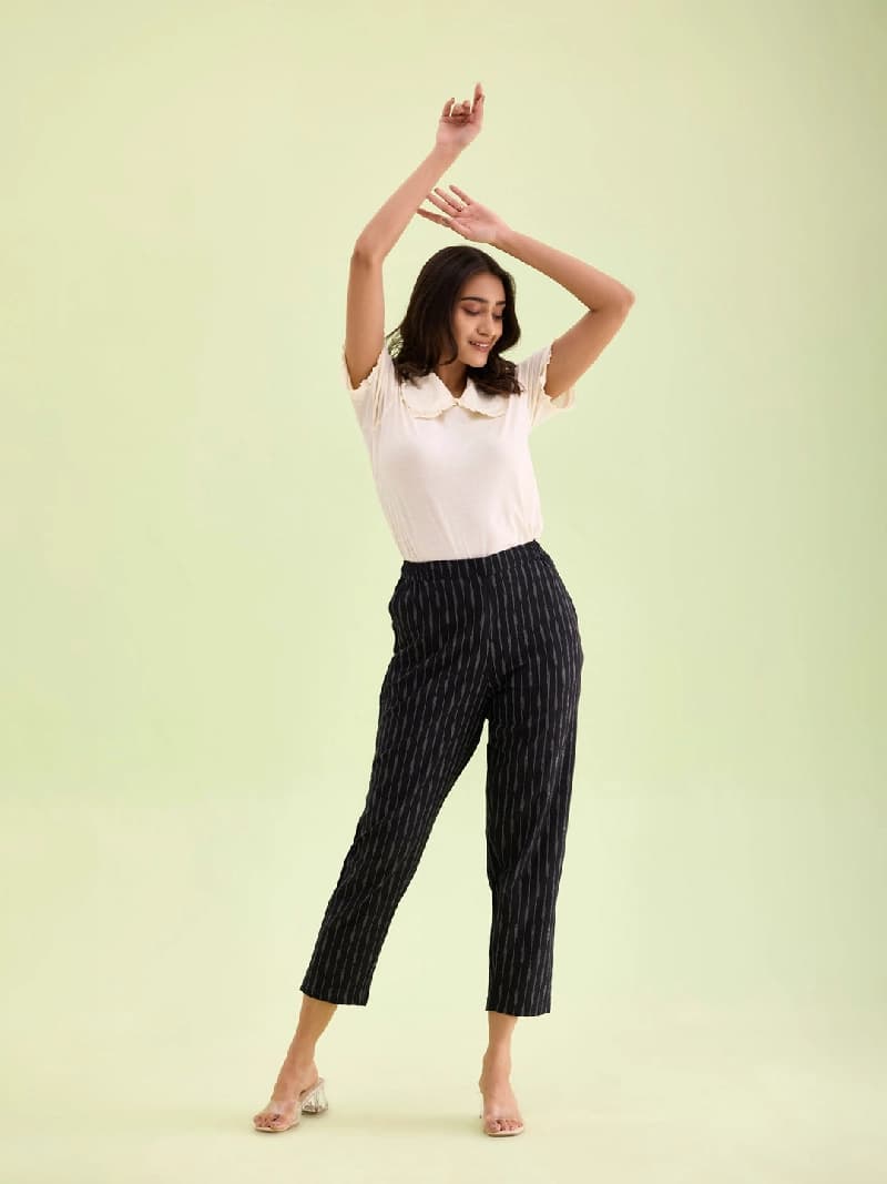Women's Black Casual Printed Tapered Fit Trouser