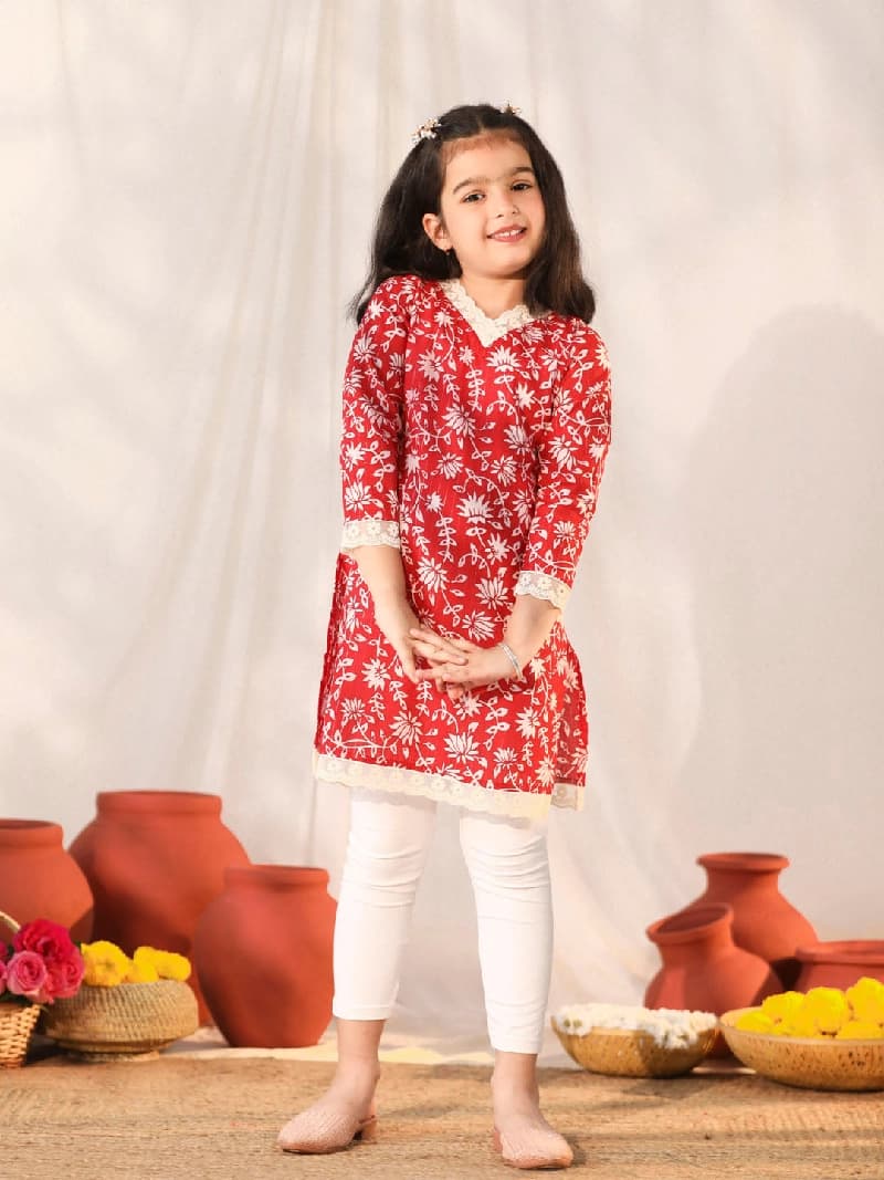 Girls Red Festive Printed Three Quarter Sleeves Kurta with Leggings