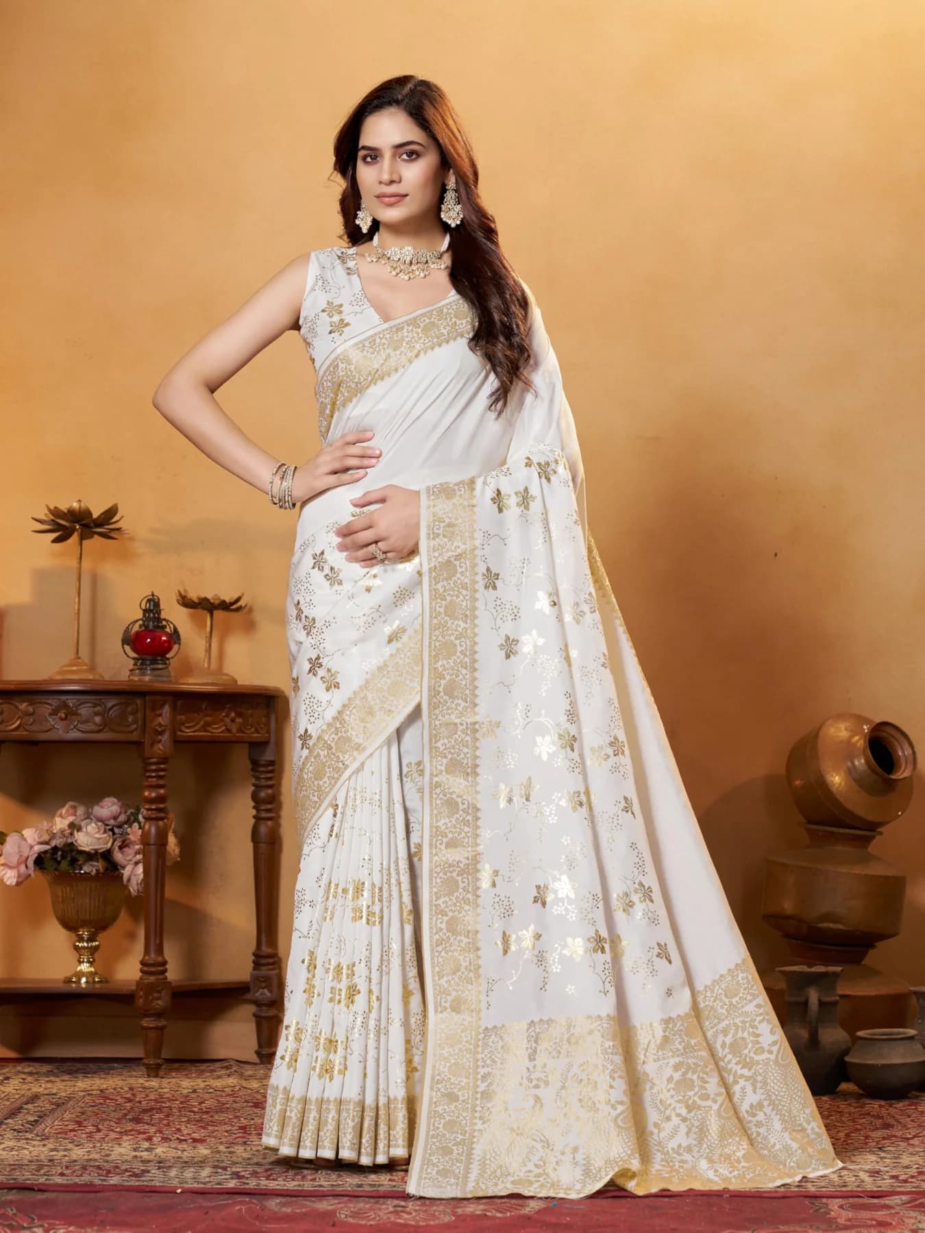 Women's White Party Floral Regular Fit Saree