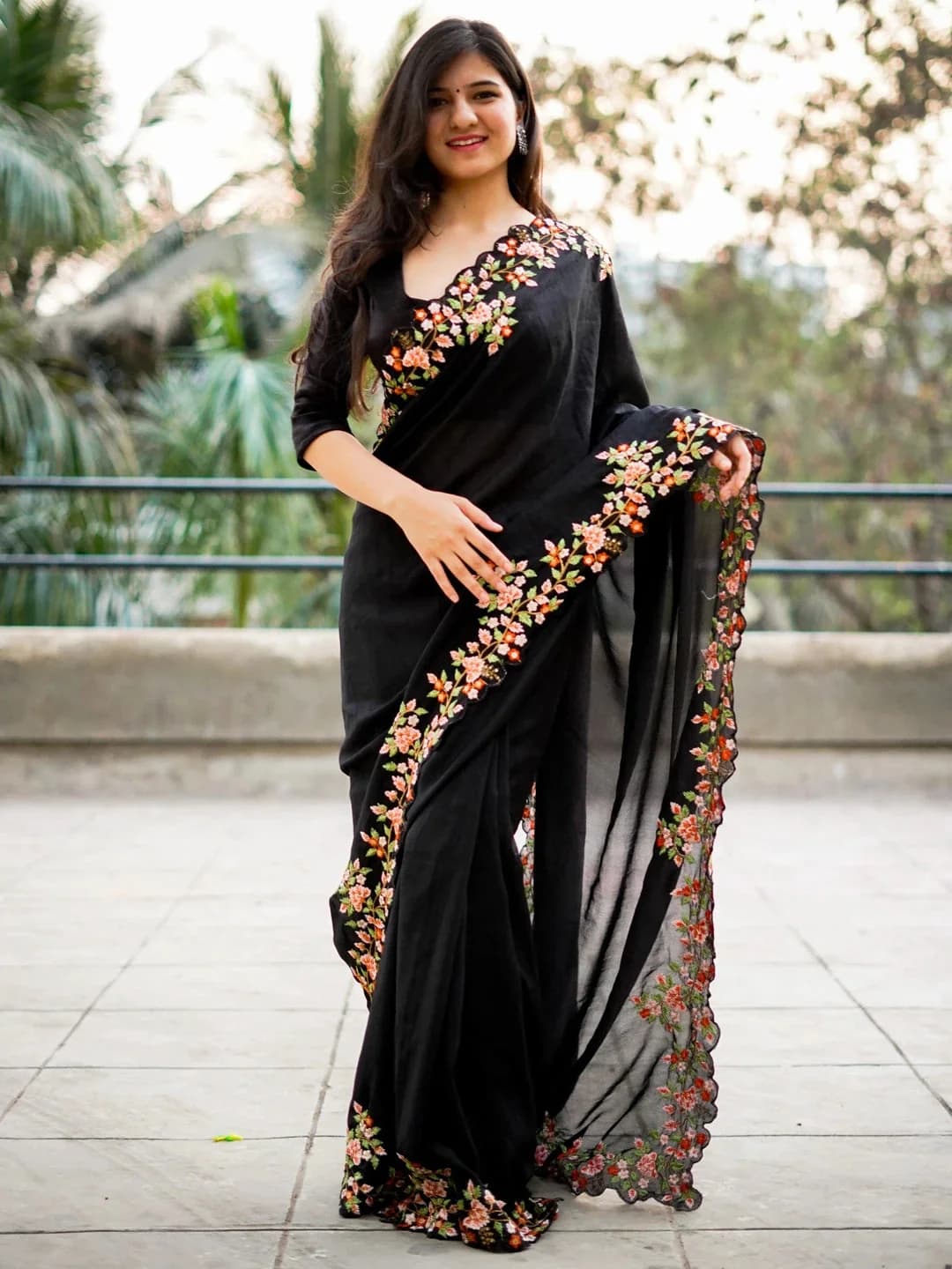 Women's Black Party Regular Fit Saree