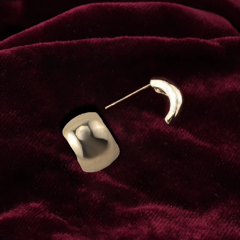 Women's Golden Chic Stud Earring