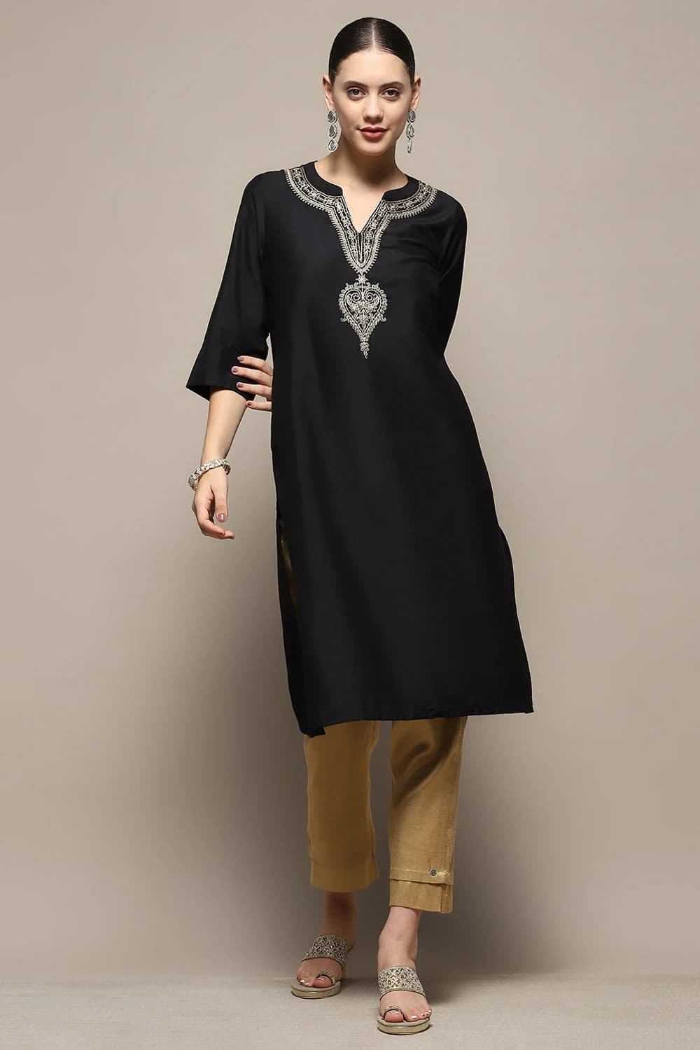 Women's Black Casual Solid Regular Fit Kurta