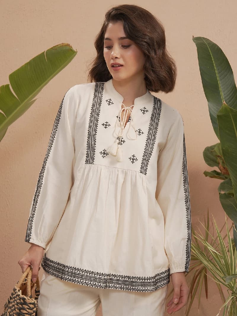 Women's White Casual Regular Fit Top