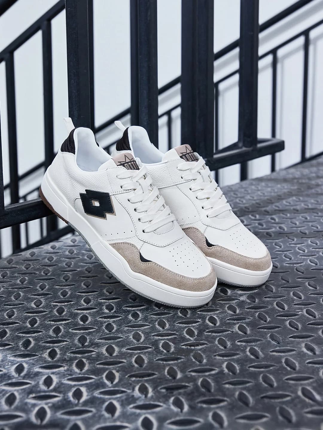 Men's Casual Leather Hoop Star OG White Sneakers
