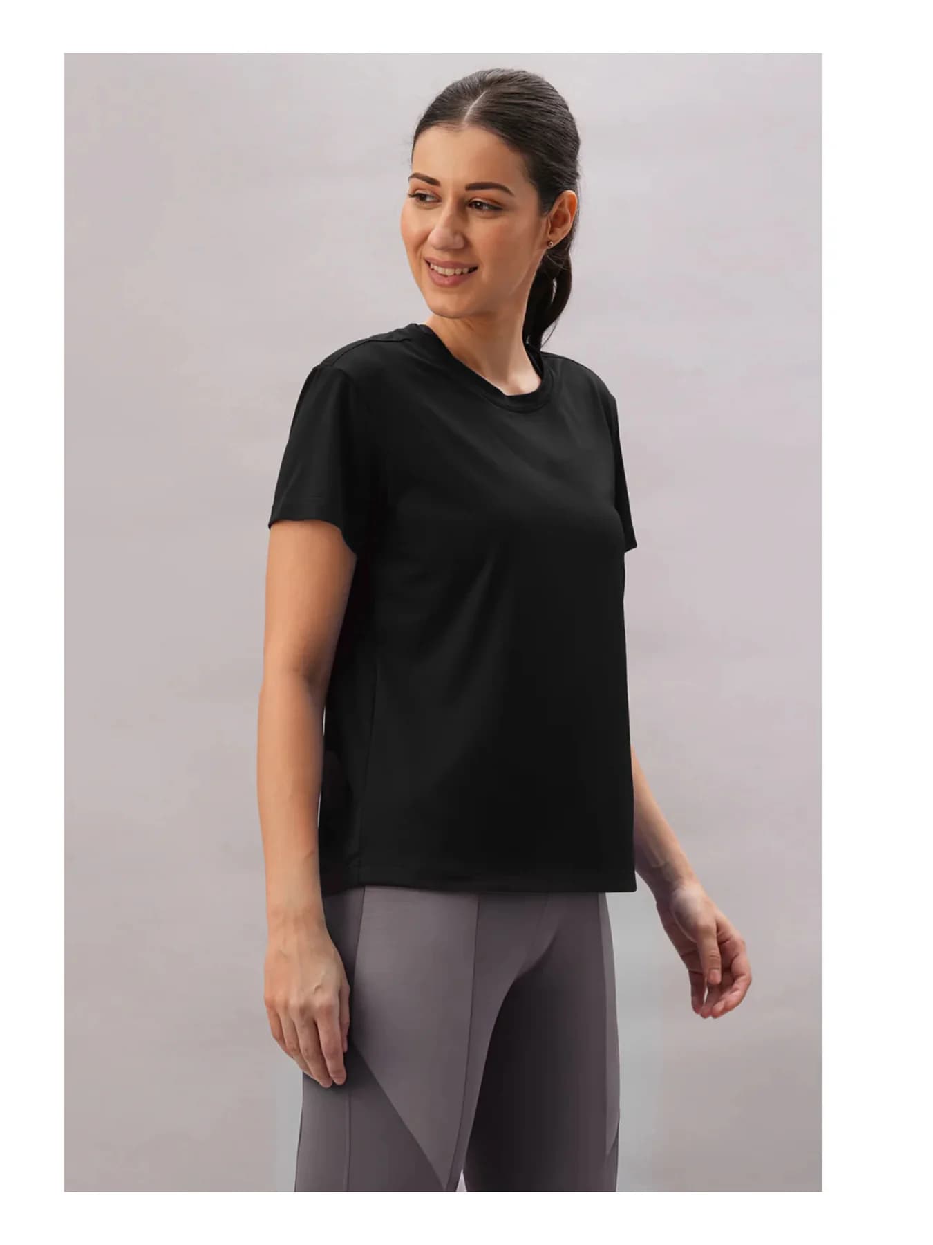 Women's Black Sports Solid Regular Fit Tank