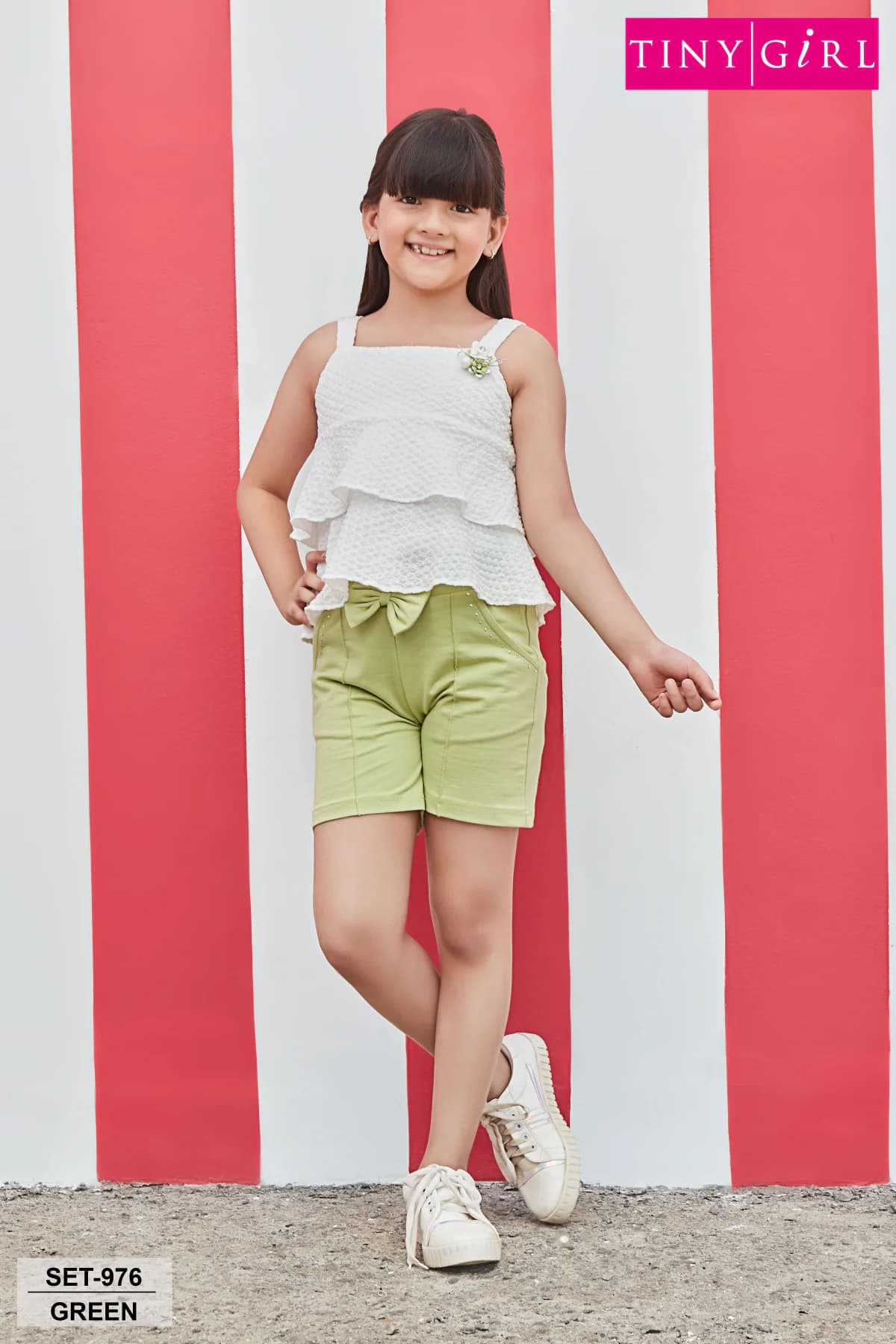 Girls Green Casual Sleeveless Soild Top and Shorts Set with Corsage Detailed