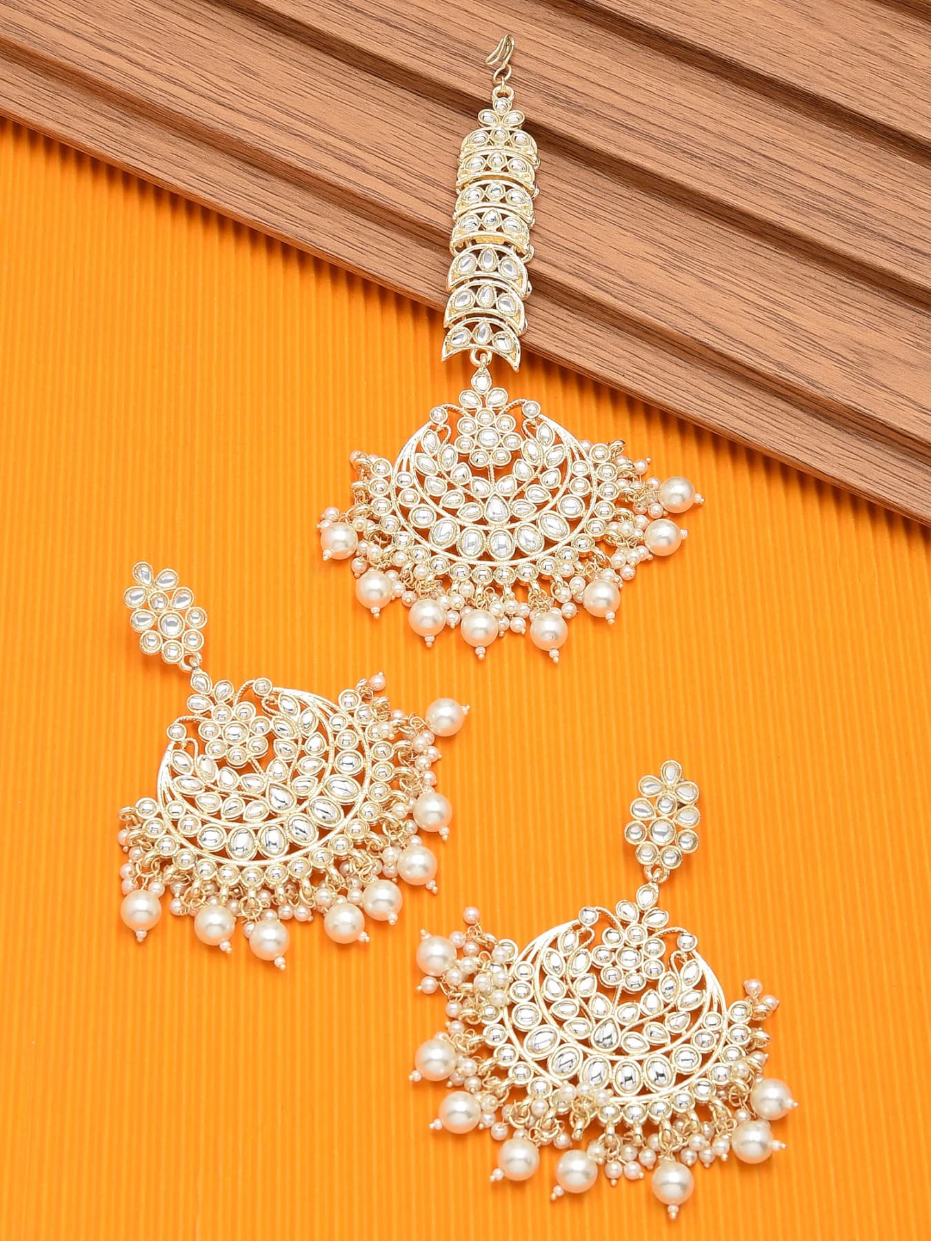 Women's Gold Tone Casual Kundan Pearls Drop Earring & Maangtikka Set