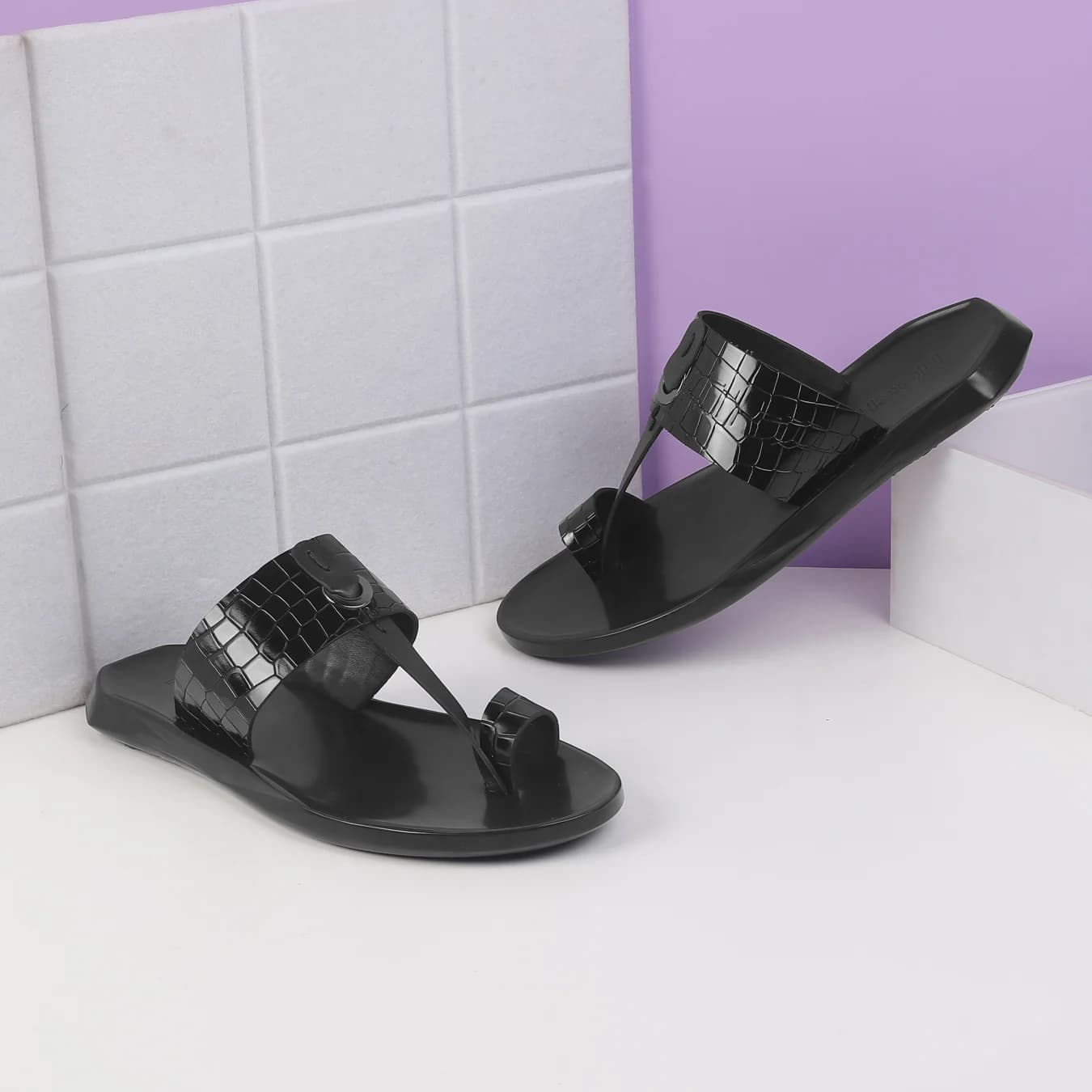Men's Black Casual Leather Round Toe Kolhapuri Chappal