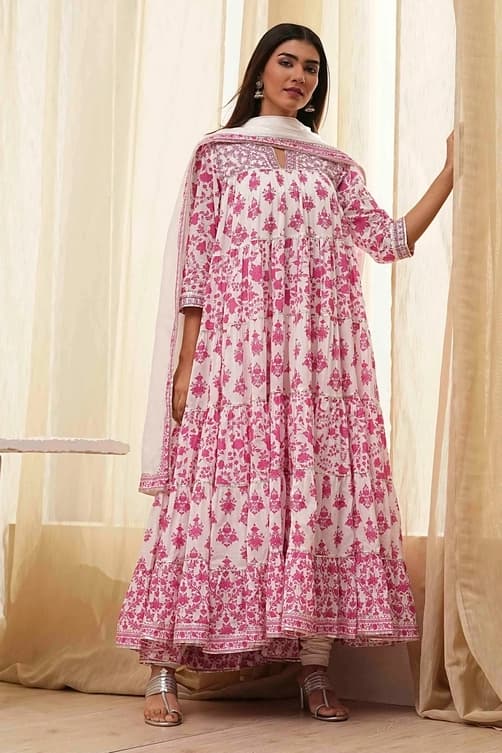 Women's Pink Festive Printed Three Quarter Sleeves Kurta Set