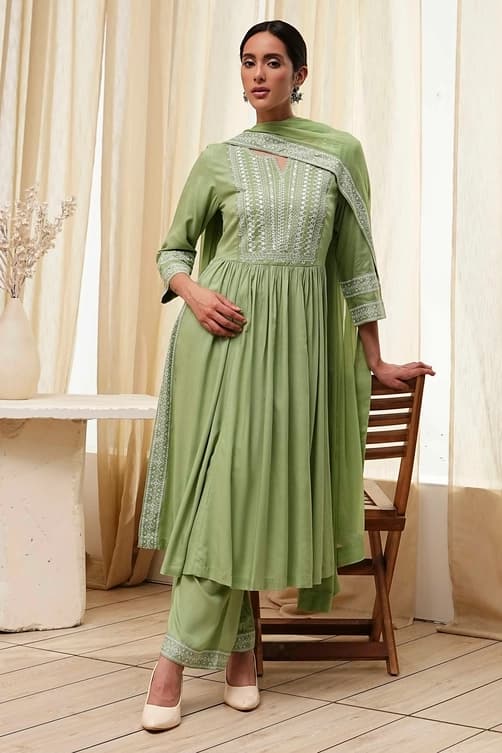 Women's Green Festive Embroidered Three Quarter Sleeves Kurta Set