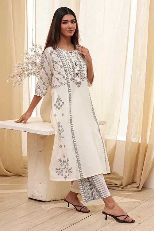 Women's White Festive Printed Three Quarter Sleeves Kurta Set