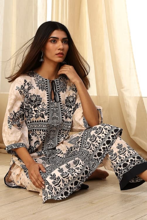 Women's White Festive Printed Three Quarter Sleeves Kurta Set