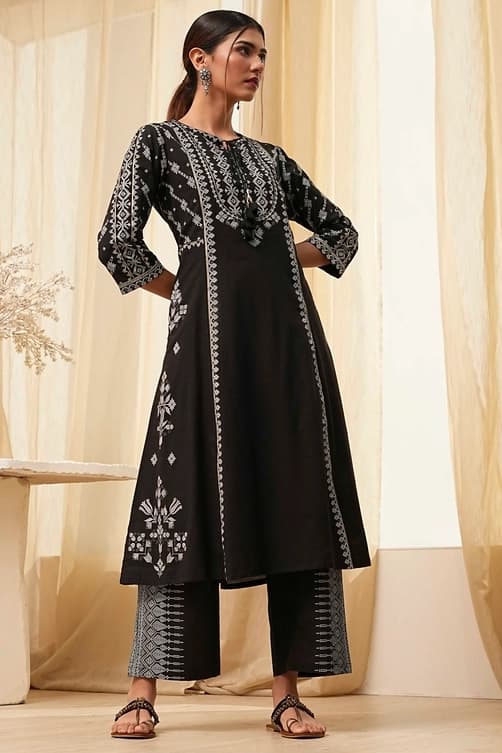 Women's Black Festive Printed Three Quarter Sleeves Kurta Set