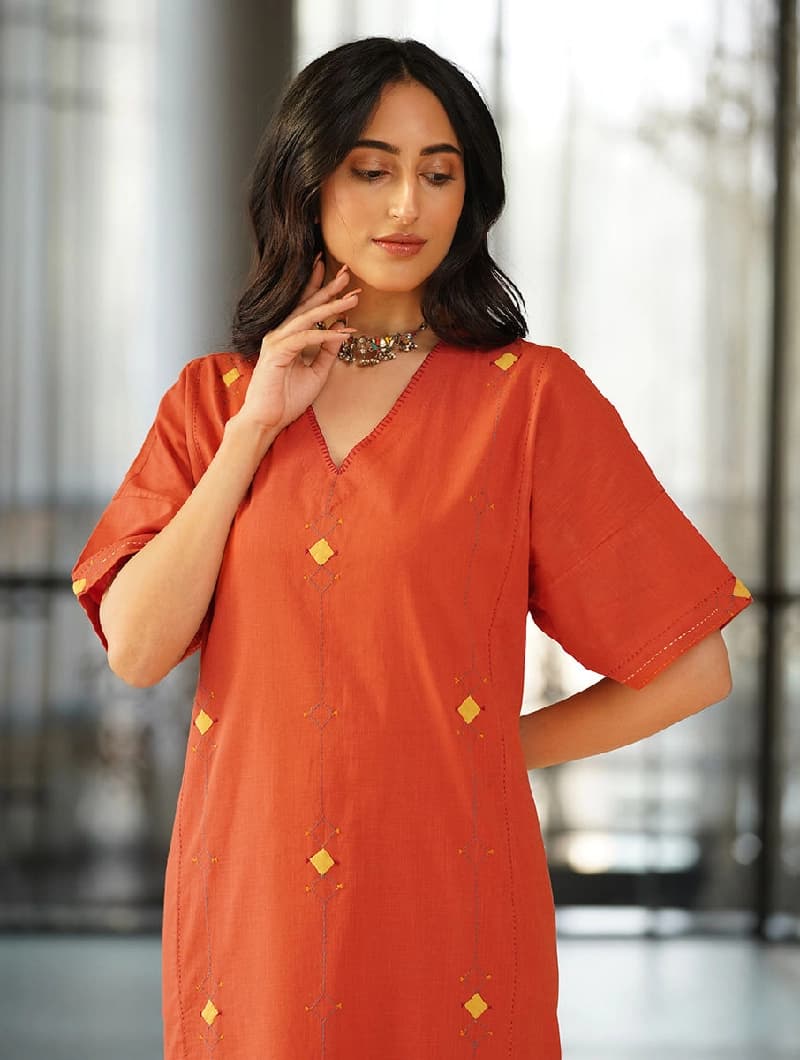 Women's Red Casual Solid Regular Fit Kurta