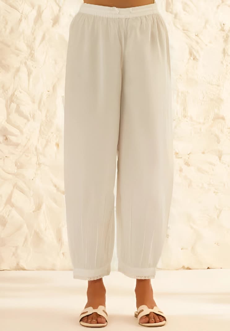 Women's Off White Casual Solid Regular Fit Trouser