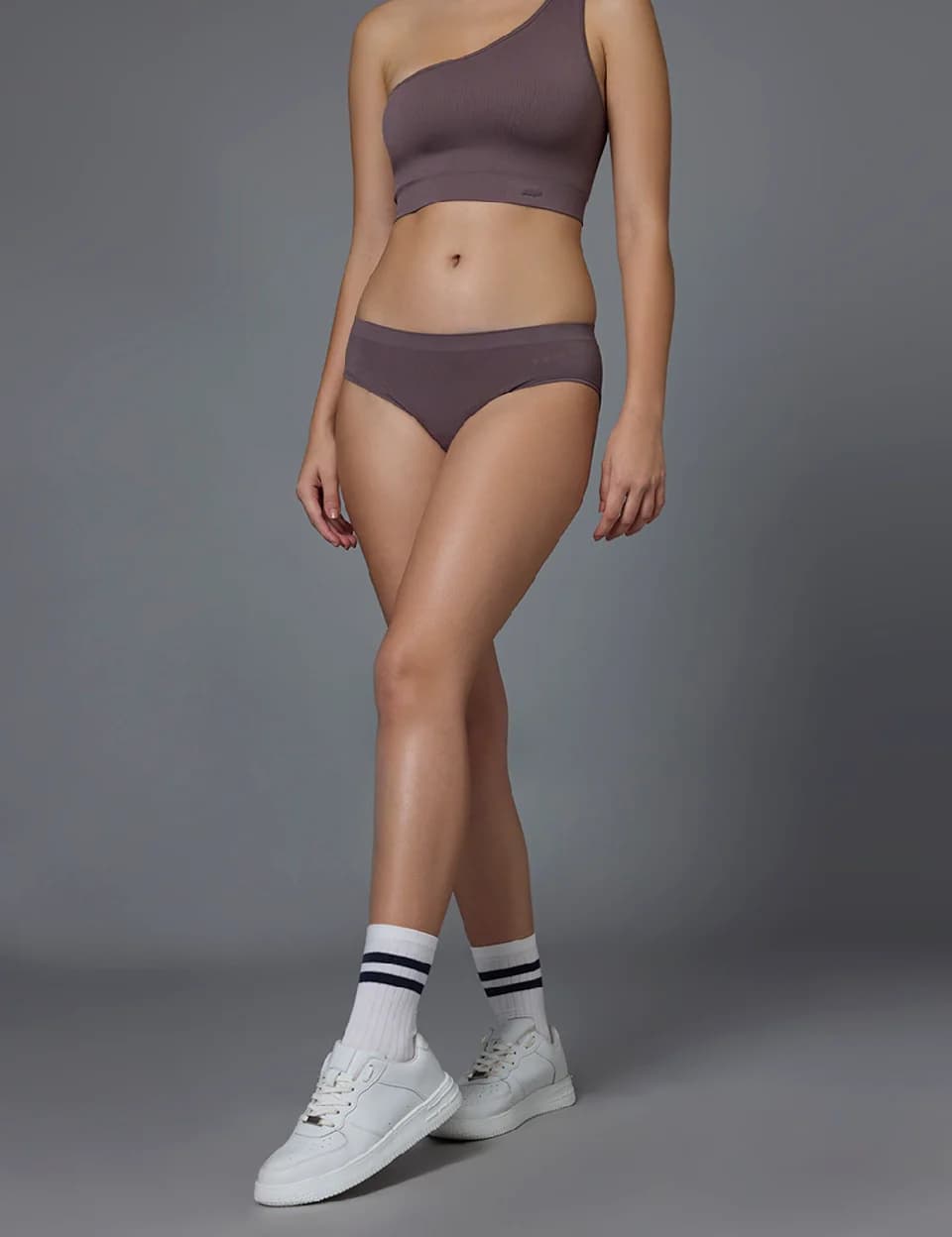 Women's Brown Sport Solid Hipsters