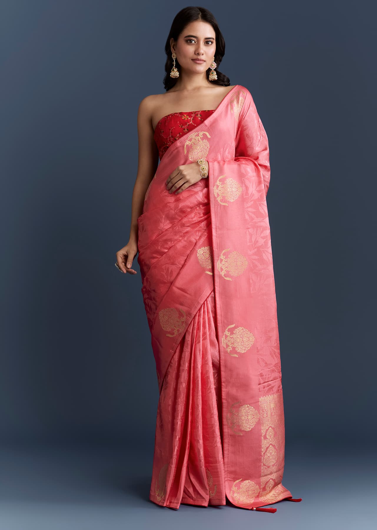 Women's Festive Peach Jacquard Woven Saree With Zari Work