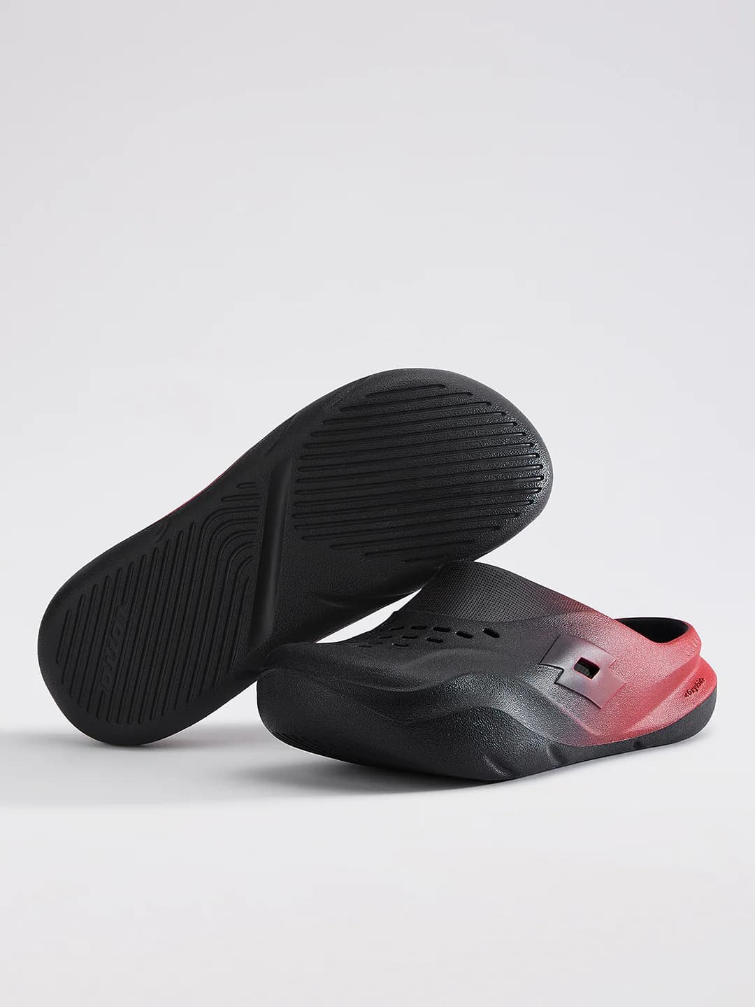 Men's Black and Red Casual EVA Recupero OG Clogs