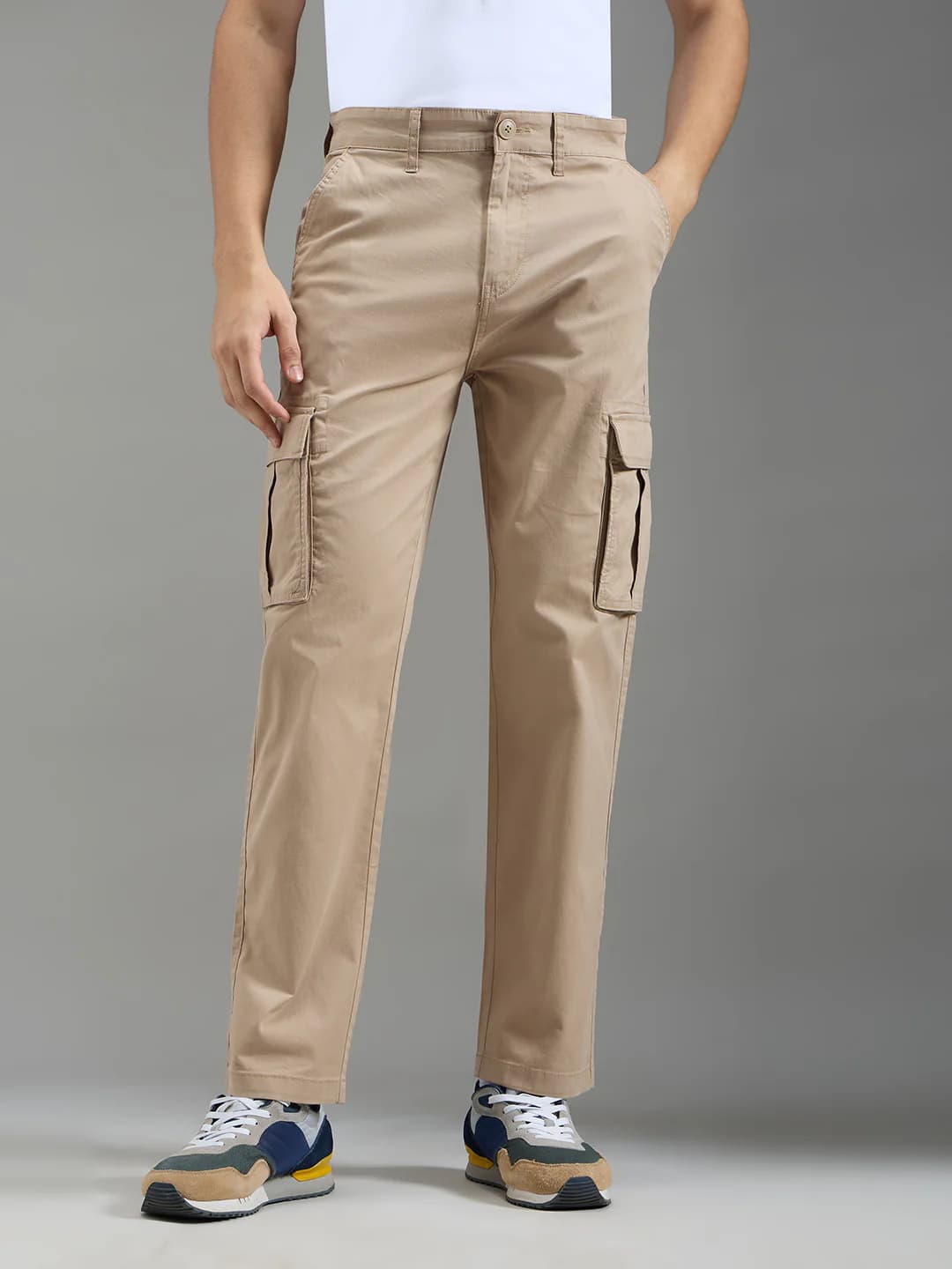 Men's Beige Casual Straight Fit Mid Rise Cargos