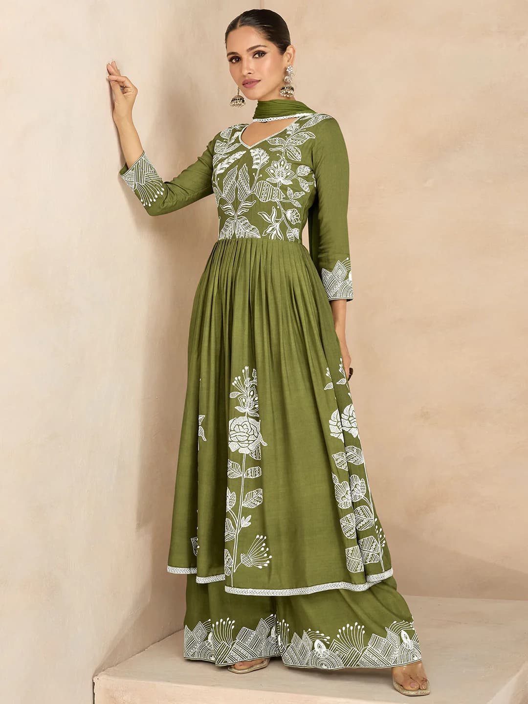 Women's Green Festive Regular Fit Three Quarter Sleeves Salwar Suit