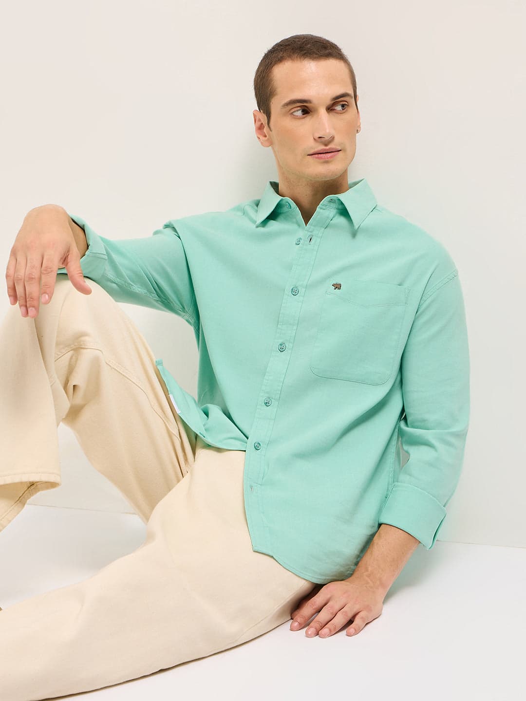Men's Green Solid Cotton Blend Relaxed Fit Casual Shirt