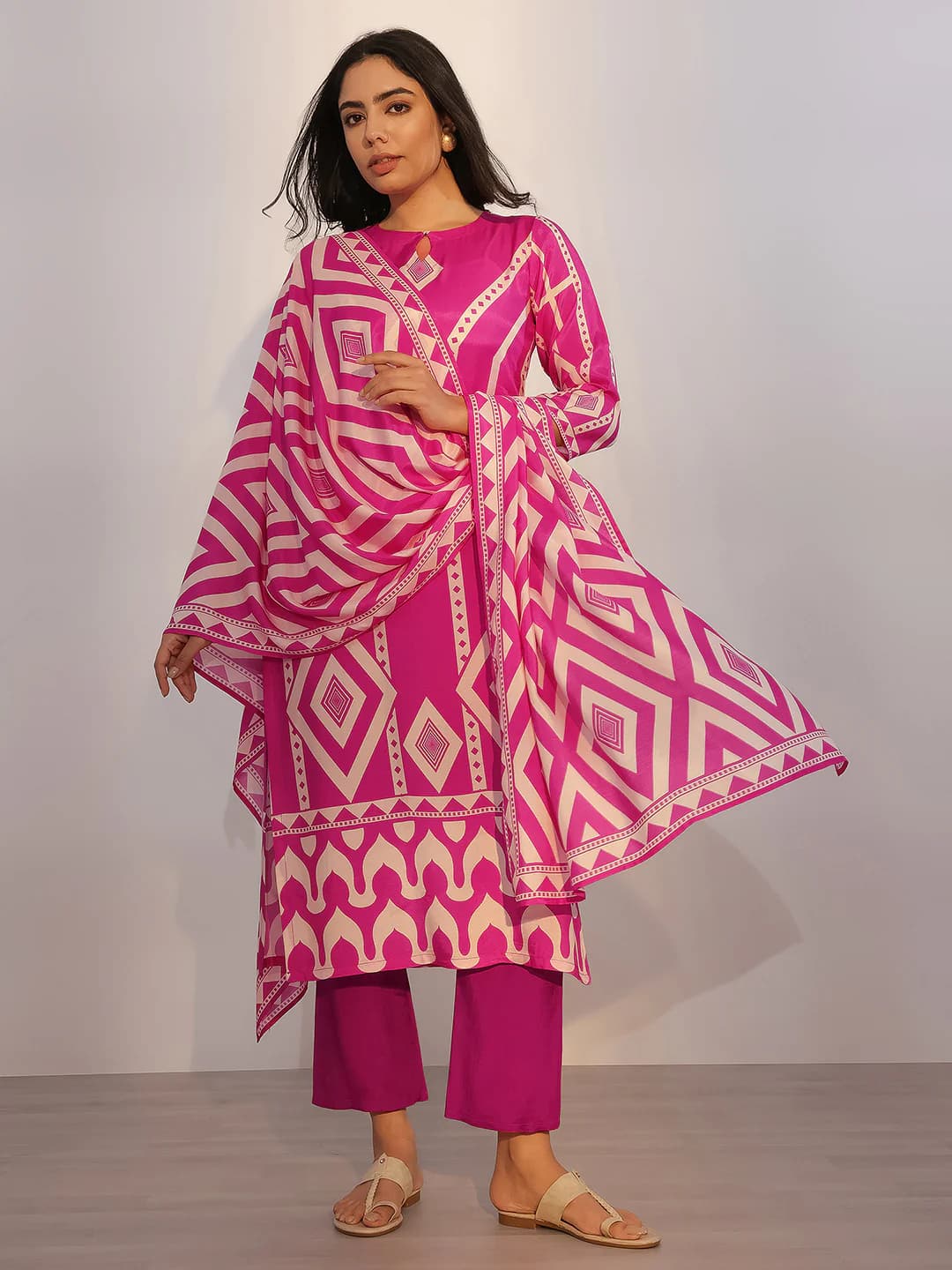 Women's Pink Geometric Printed Straight Kurta With Solid Trouser and Geometric Printed Dupatta