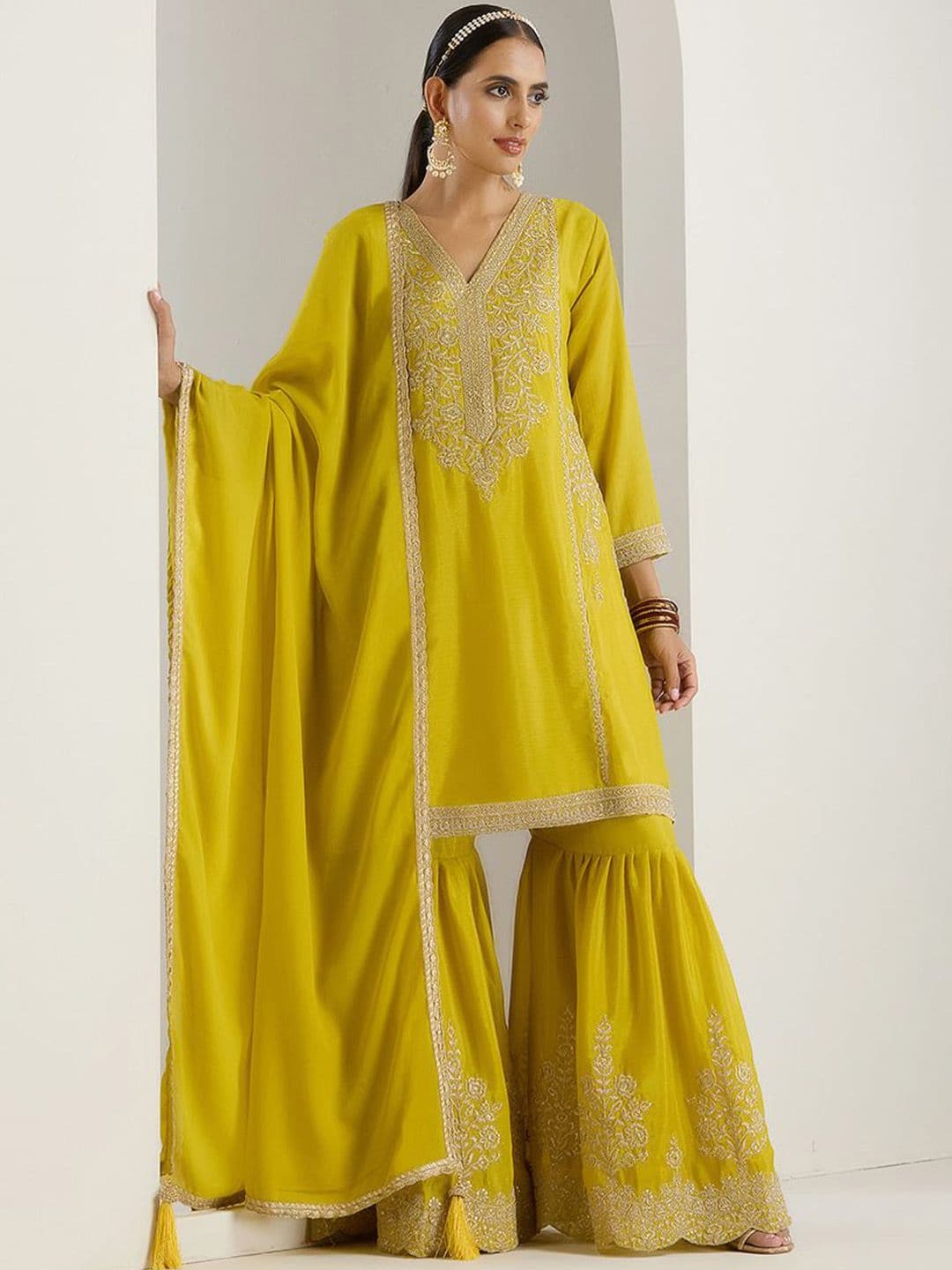 Women's Yellow Casual V-Neck Kurta and Mid Rise Trouser