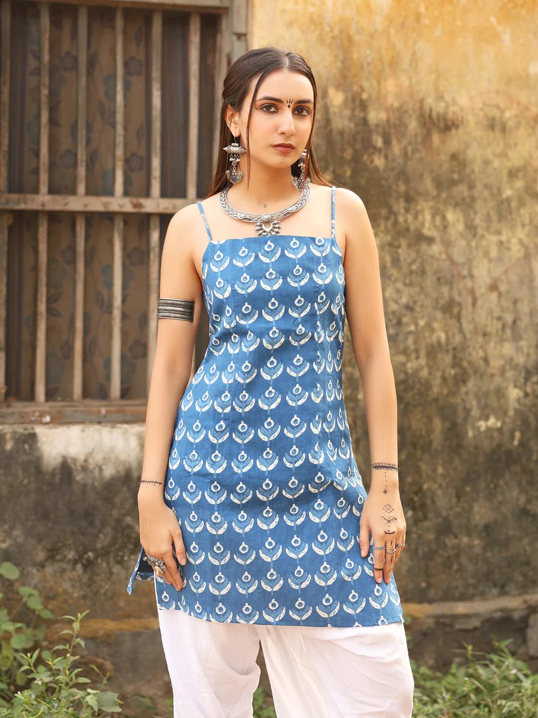 Women's Blue Casual Printed Slim Fit Kurti
