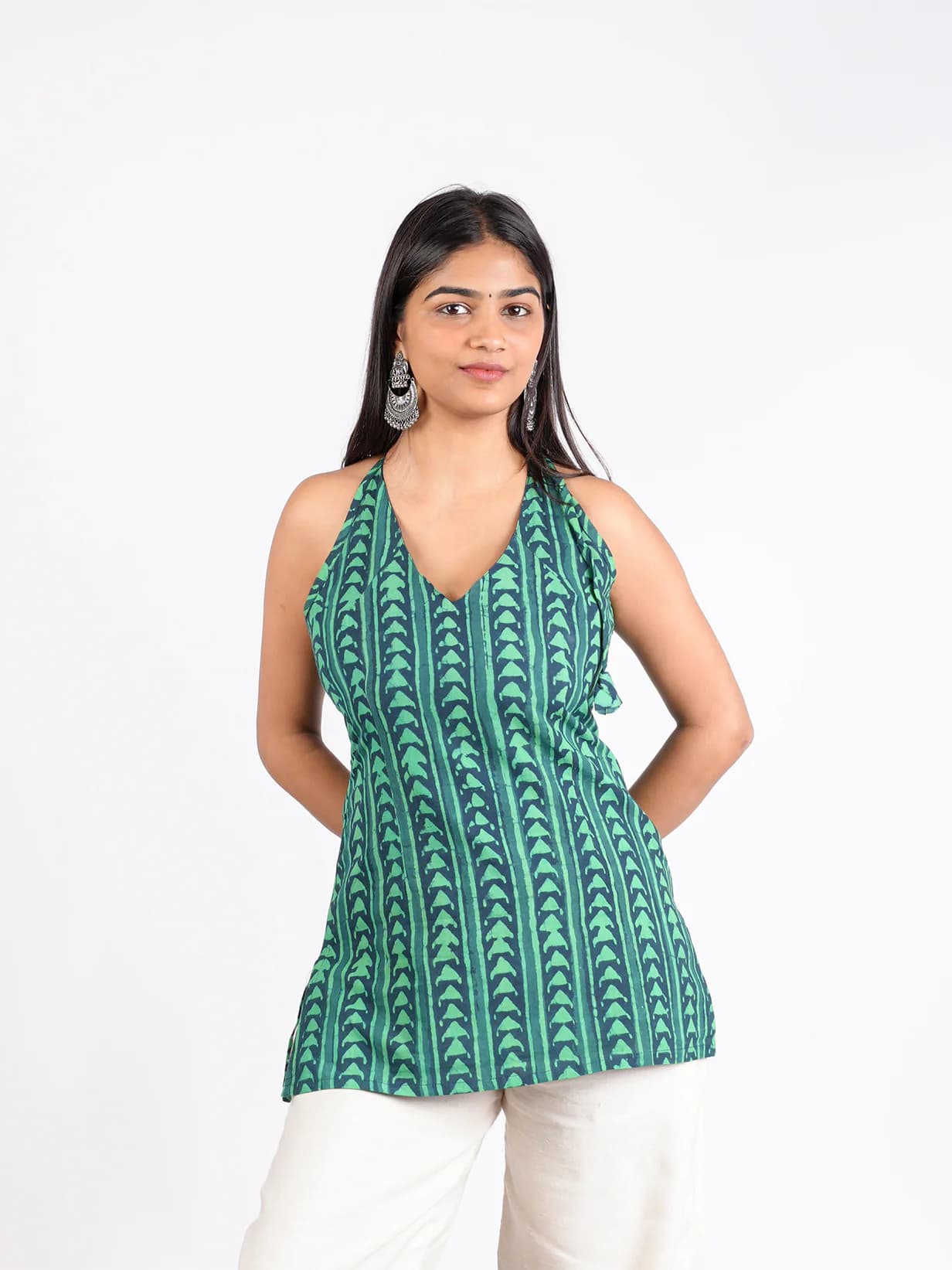 Women's Green Casual Geometric Slim Fit Halter Neck Kurti