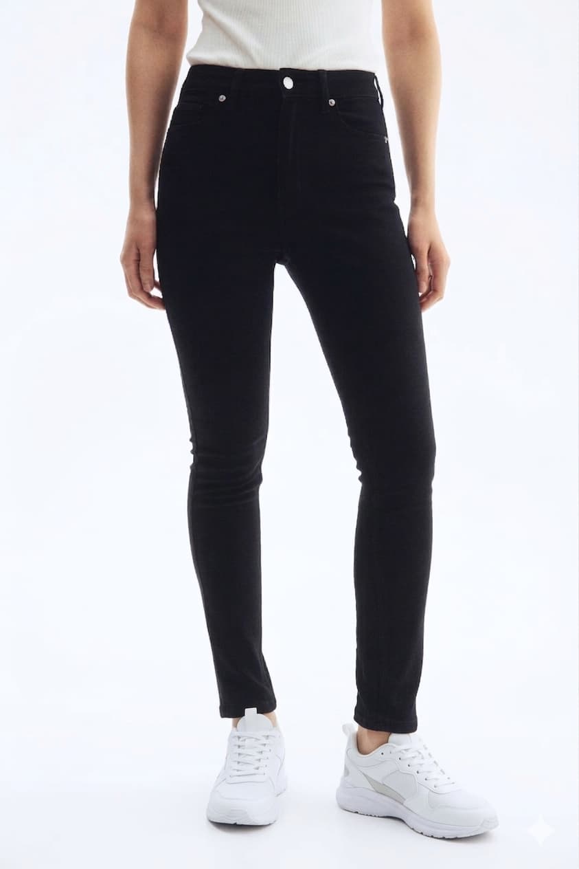 Women's Black Solid Skinny Fit Jeans