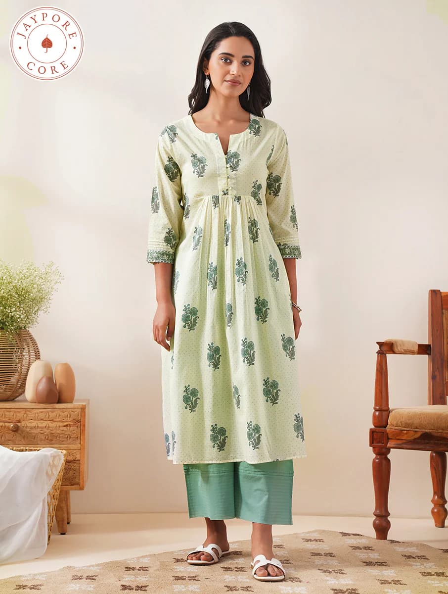 Women's Green Casual Regular Fit Printed Three Quarter Sleeves Kurta