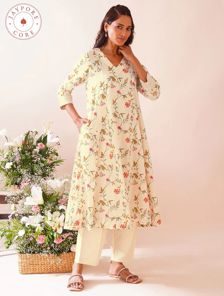 Women's Off White Casual Regular Fit Floral Three Quarter Sleeves Kurta
