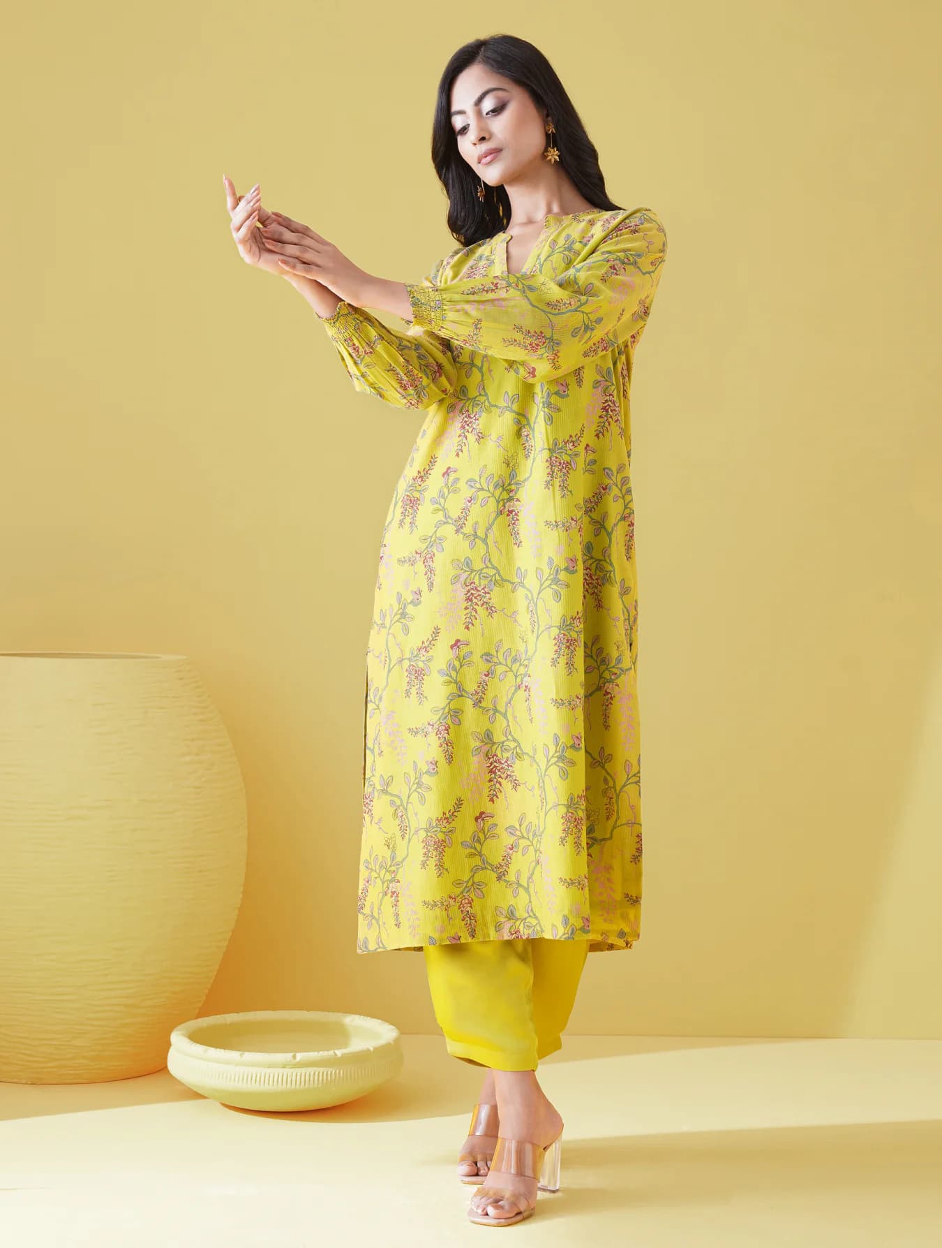 Women's Green Casual Regular Fit Floral Three Quarter Sleeves Kurta