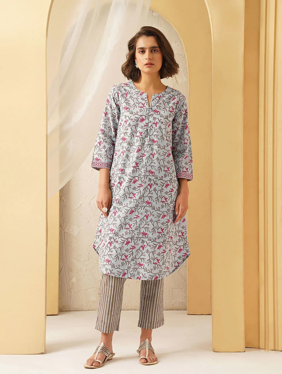 Women's Blue Casual Regular Fit Floral Three Quarter Sleeves Kurta
