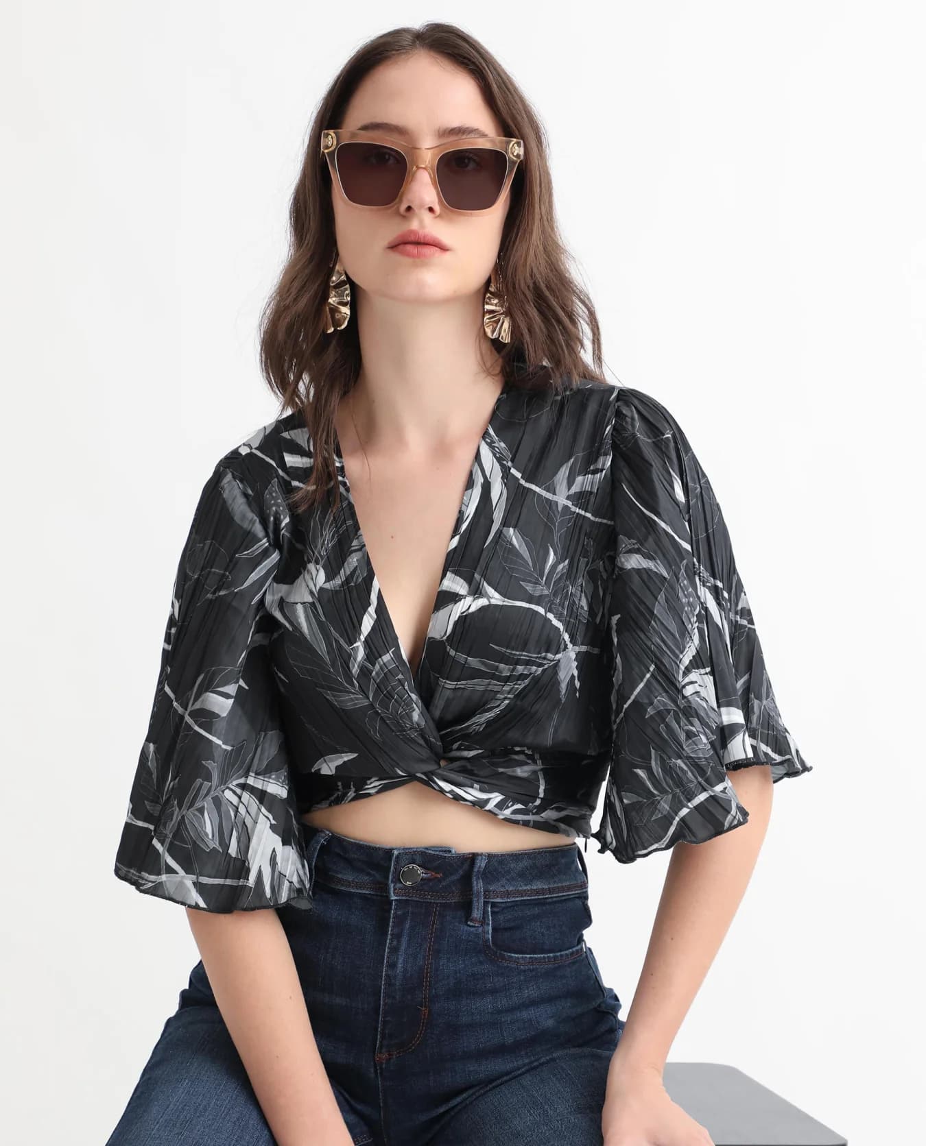Women's Black Casual Solid Regular Fit V-Neck Half Sleeves Top