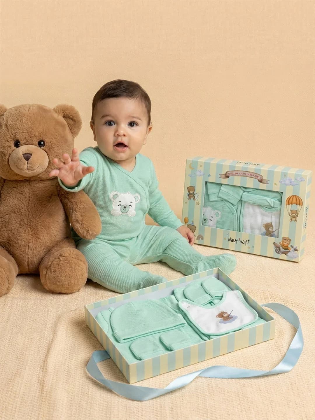 Baby Boys Green Waffle Cotton Teddy Placement Print 5-Pieces Gift Set with Top, Bottoms, Bib, Cap and Mittens