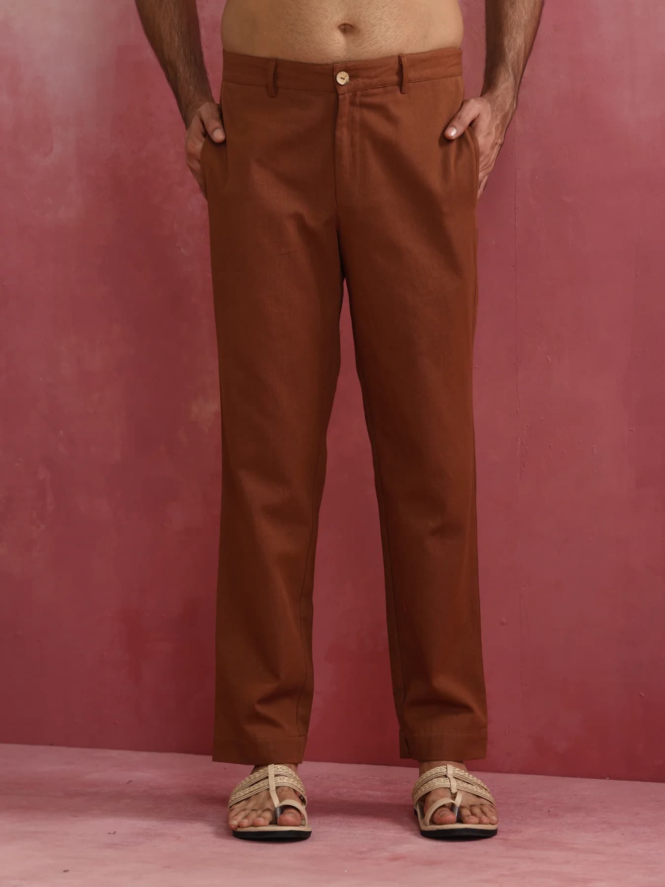 Men's Brown Casual Solid Regular Fit Mid Rise Twill Pant