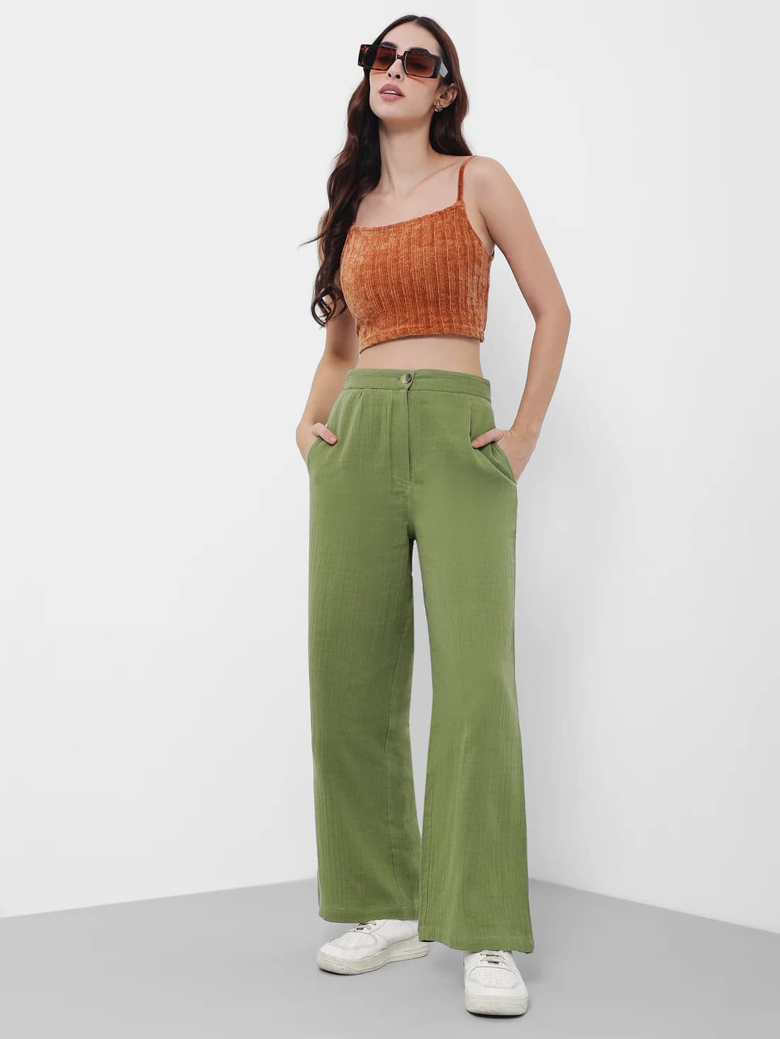Women's Green Casual Solid Straight Fit Mid Rise Trouser