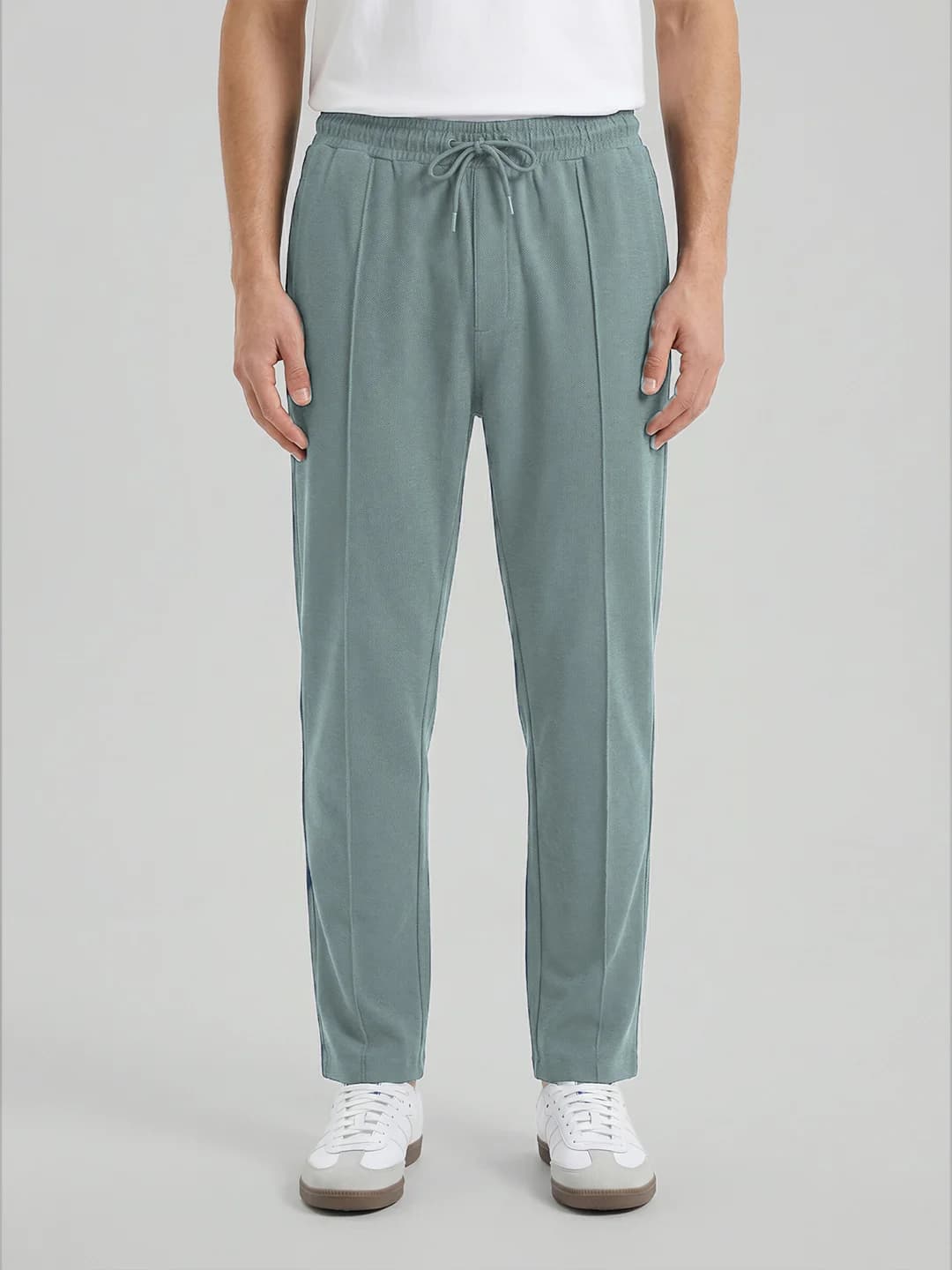Men's Green Casual Solid Non-Faded Mid Rise Urban Taper Joggers