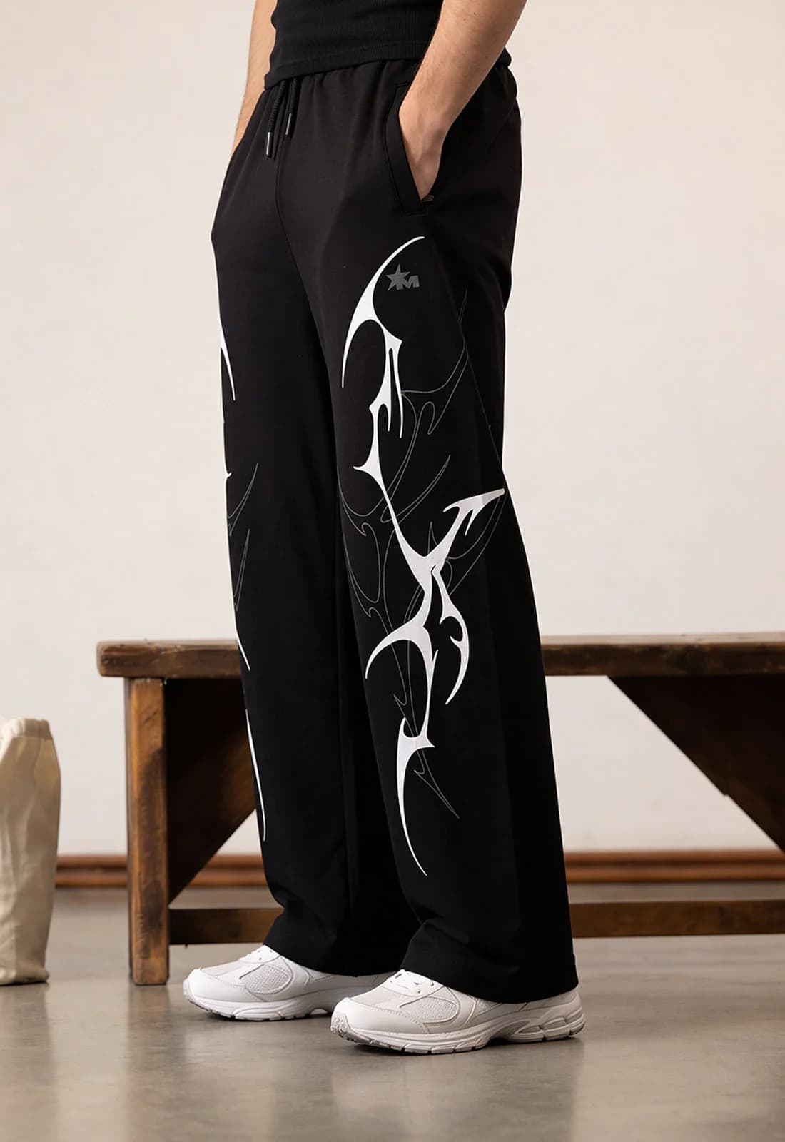 Unisex Black Casual Printed Mid Rise Elasticated Trackpant