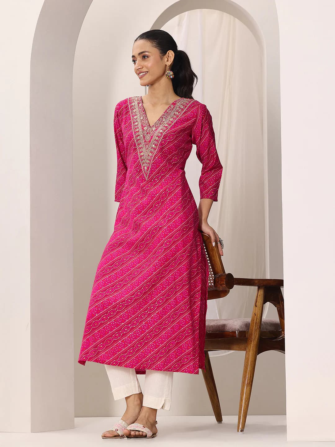 Women's Pink Casual Bandhani Printed With Zari Embellishment and Pocket Straight Kurta