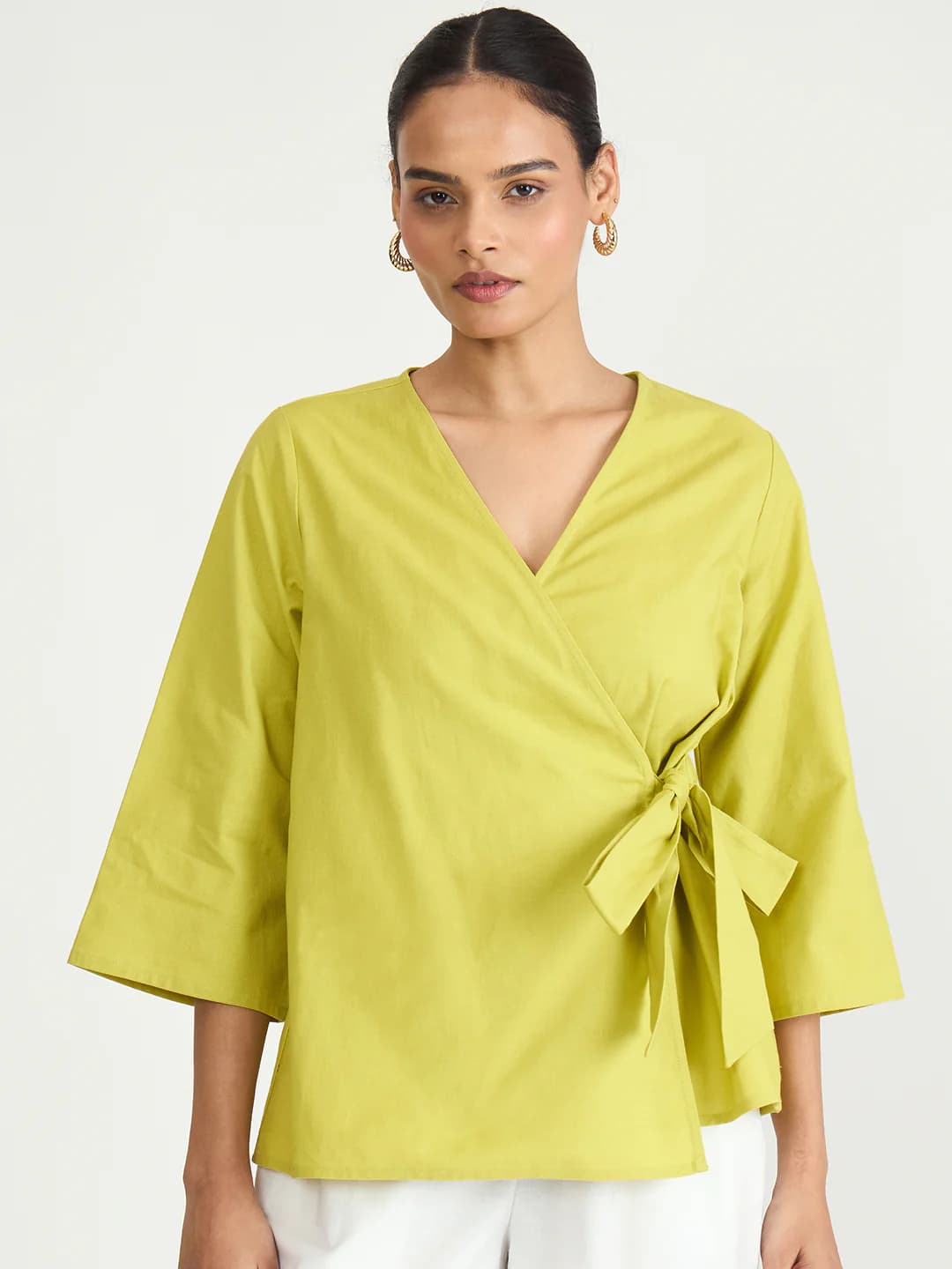 Women's Green Casual Solid Regular Fit V-Neck Top
