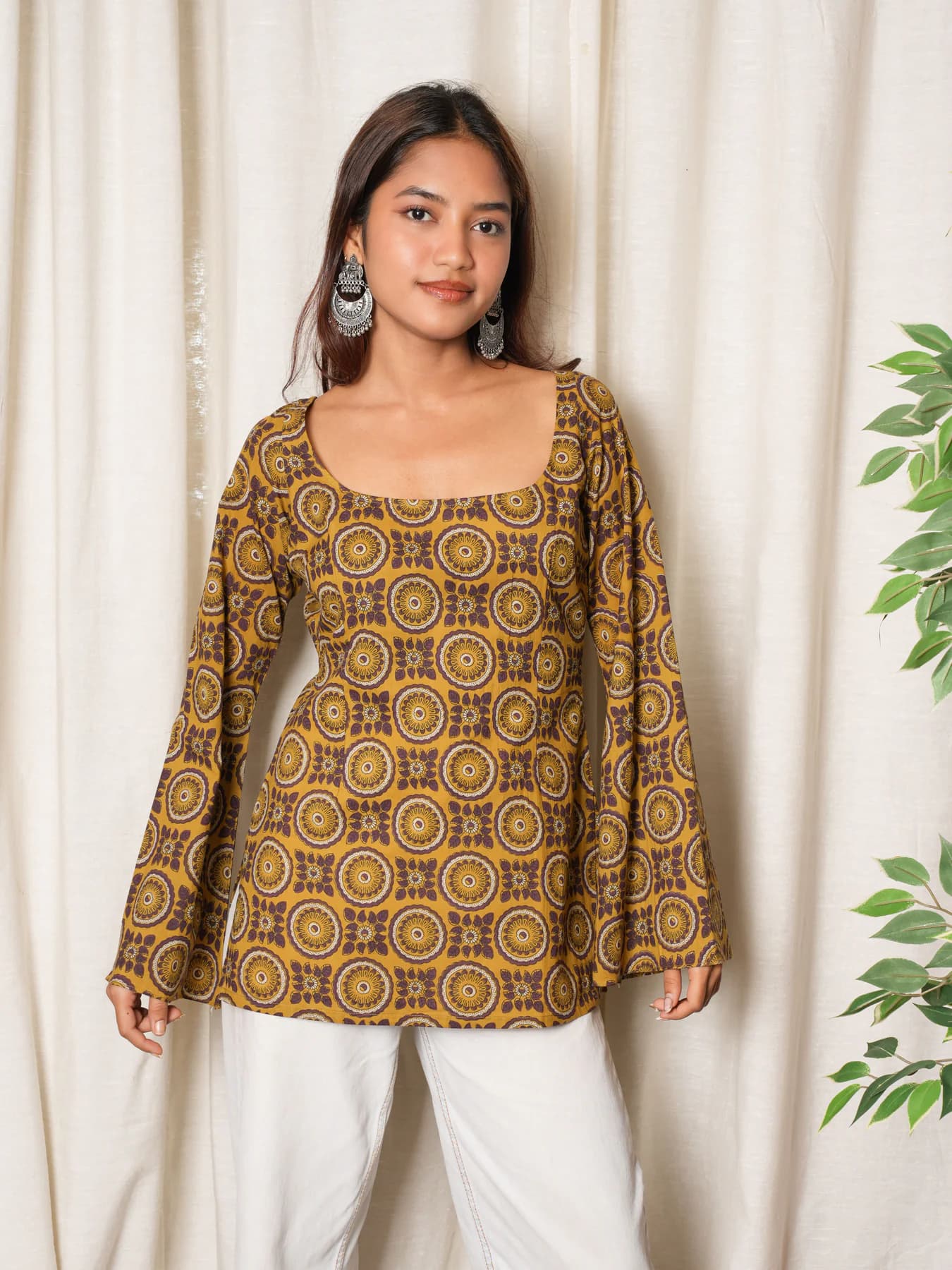 Women's Yellow Casual Printed Slim Fit Square Neck Kurti