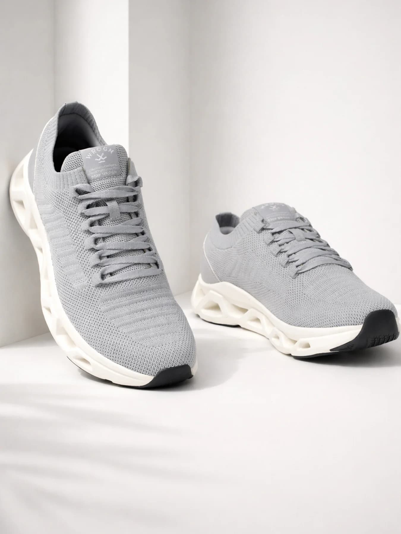 Men's Grey Casual Low-Top Knit Polyurethane Sneakers