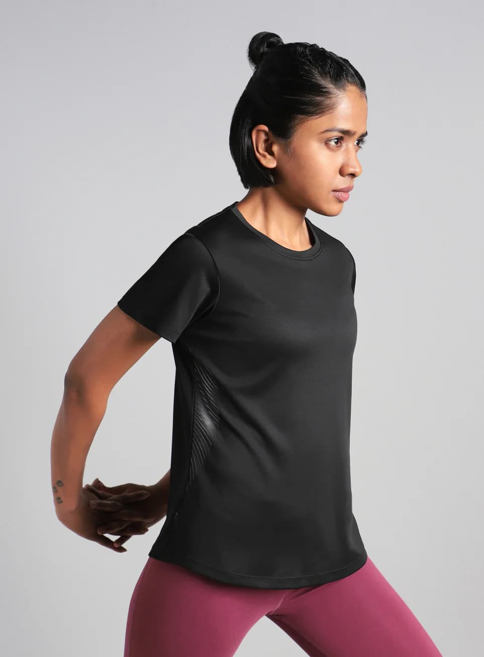 Women's Black Sports Solid Contour Print Tshirt