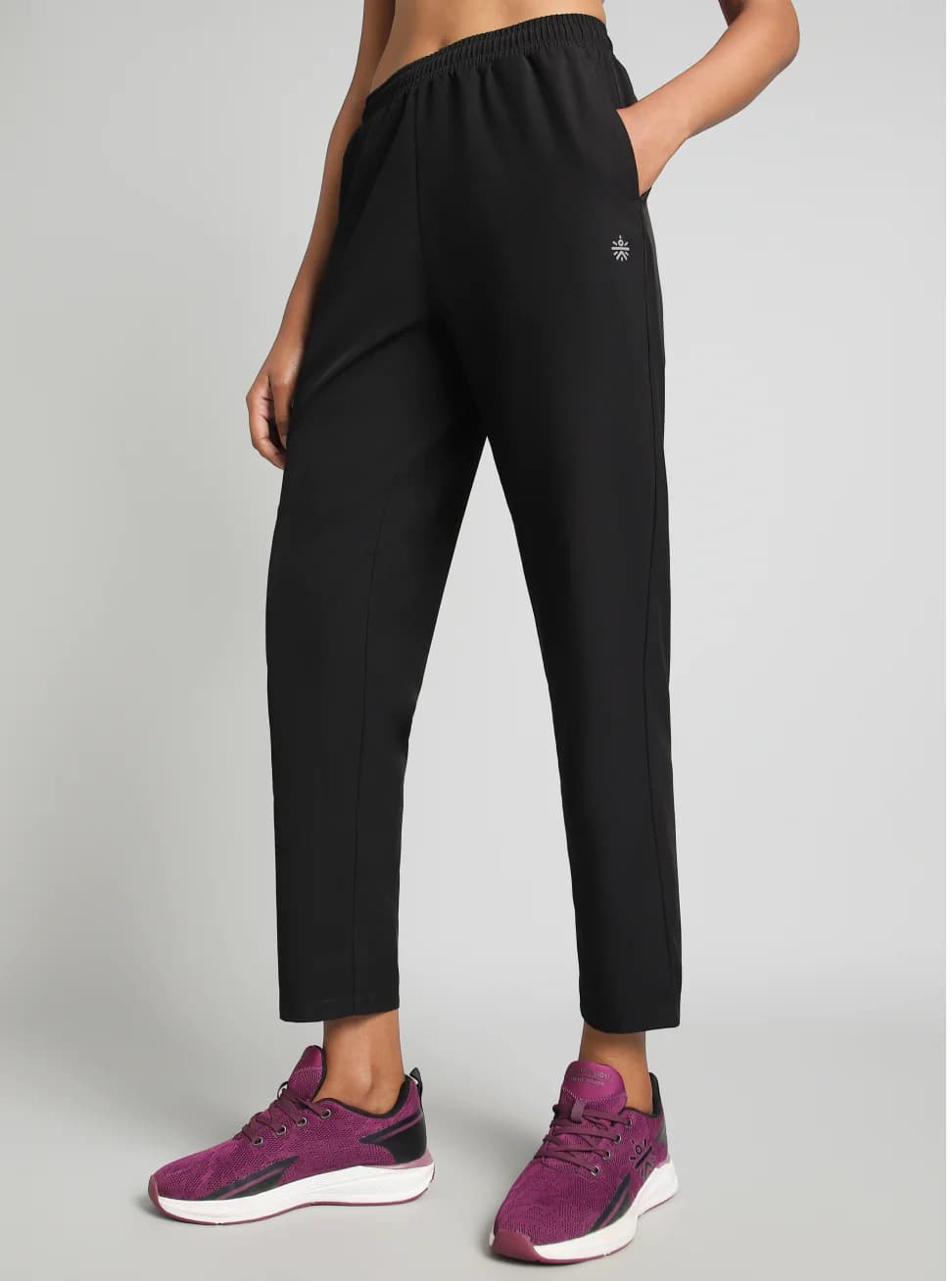 Women's Black Sports Solid Regular Fit Training Sculpt Trackpant