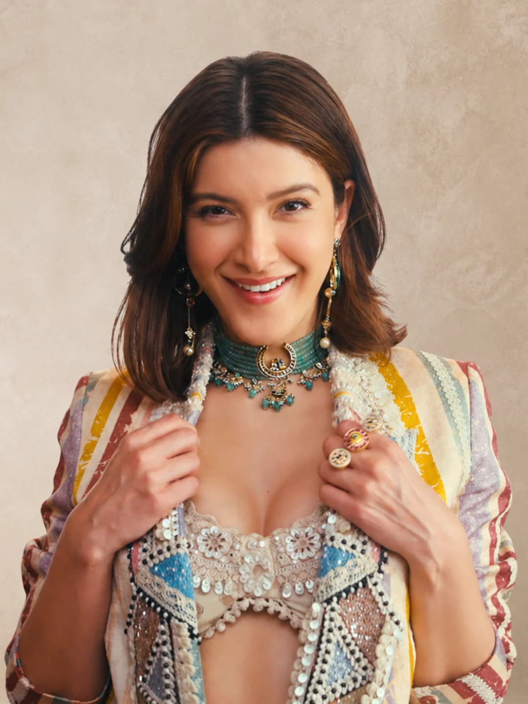Women's White Vahini Kundan Danglers